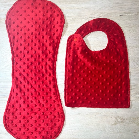 NEW 🪡 Red and White Chevron Bib & Burp Cloth Set - Christmas Gift - Red & White - Picture 4 of 5